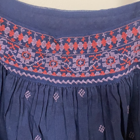 Free People, super cute  navy tie-at-shoulders top, L NWT - Picture 3 of 11